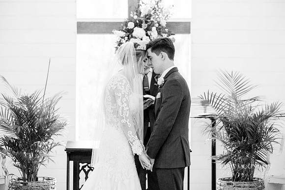 Venue at Twin Oaks Wedding Photographer-110