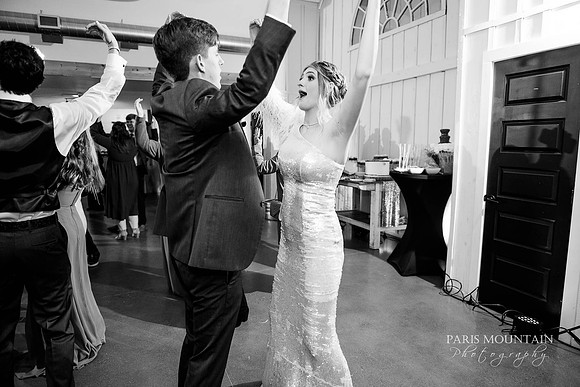 Venue at Twin Oaks Wedding Photographer-170